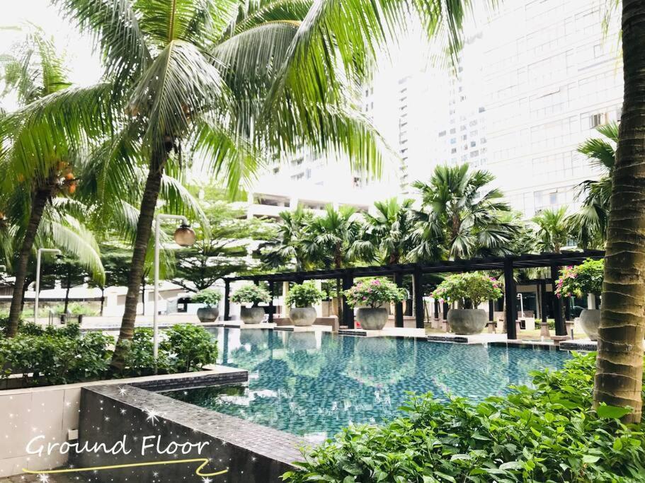Palazio Mount Austin 2Br Studio Pool View With Tv Box-3 Plus 1 Pax C2-07 Джохор-Бару Экстерьер фото