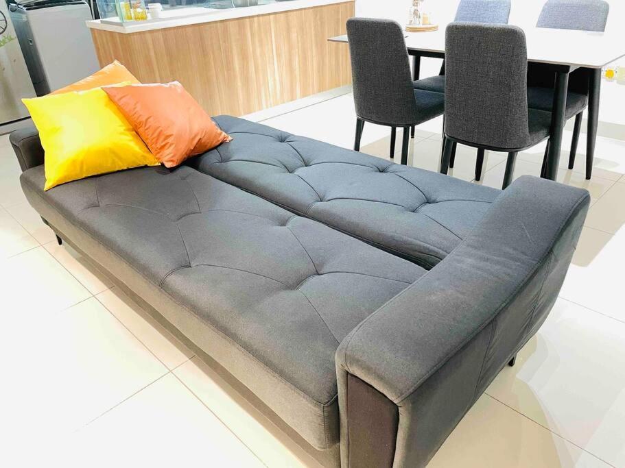 Palazio Mount Austin 2Br Studio Pool View With Tv Box-3 Plus 1 Pax C2-07 Джохор-Бару Экстерьер фото
