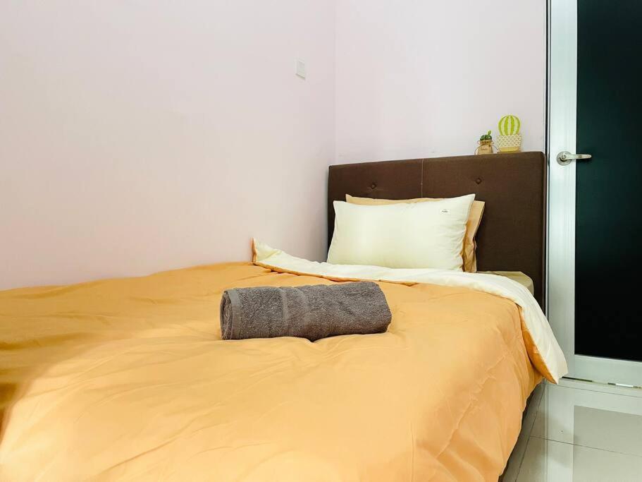 Palazio Mount Austin 2Br Studio Pool View With Tv Box-3 Plus 1 Pax C2-07 Джохор-Бару Экстерьер фото